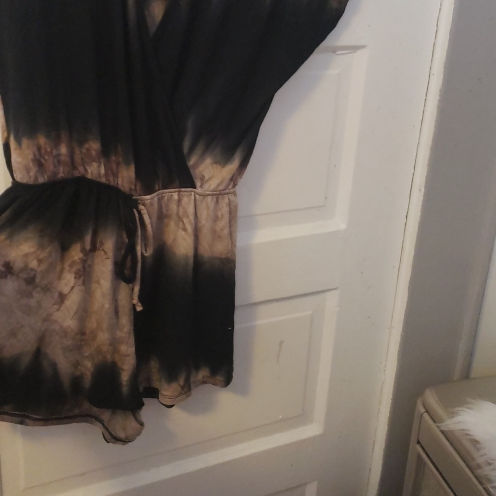 Romper - Picture 2 of 4